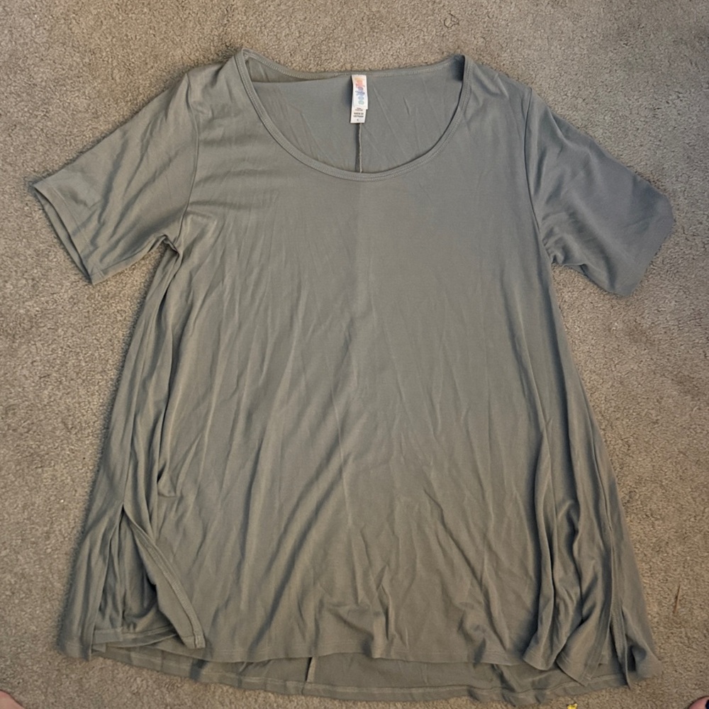 LuLaRoe Charcoal Short Sleeve Top (Perfect)
